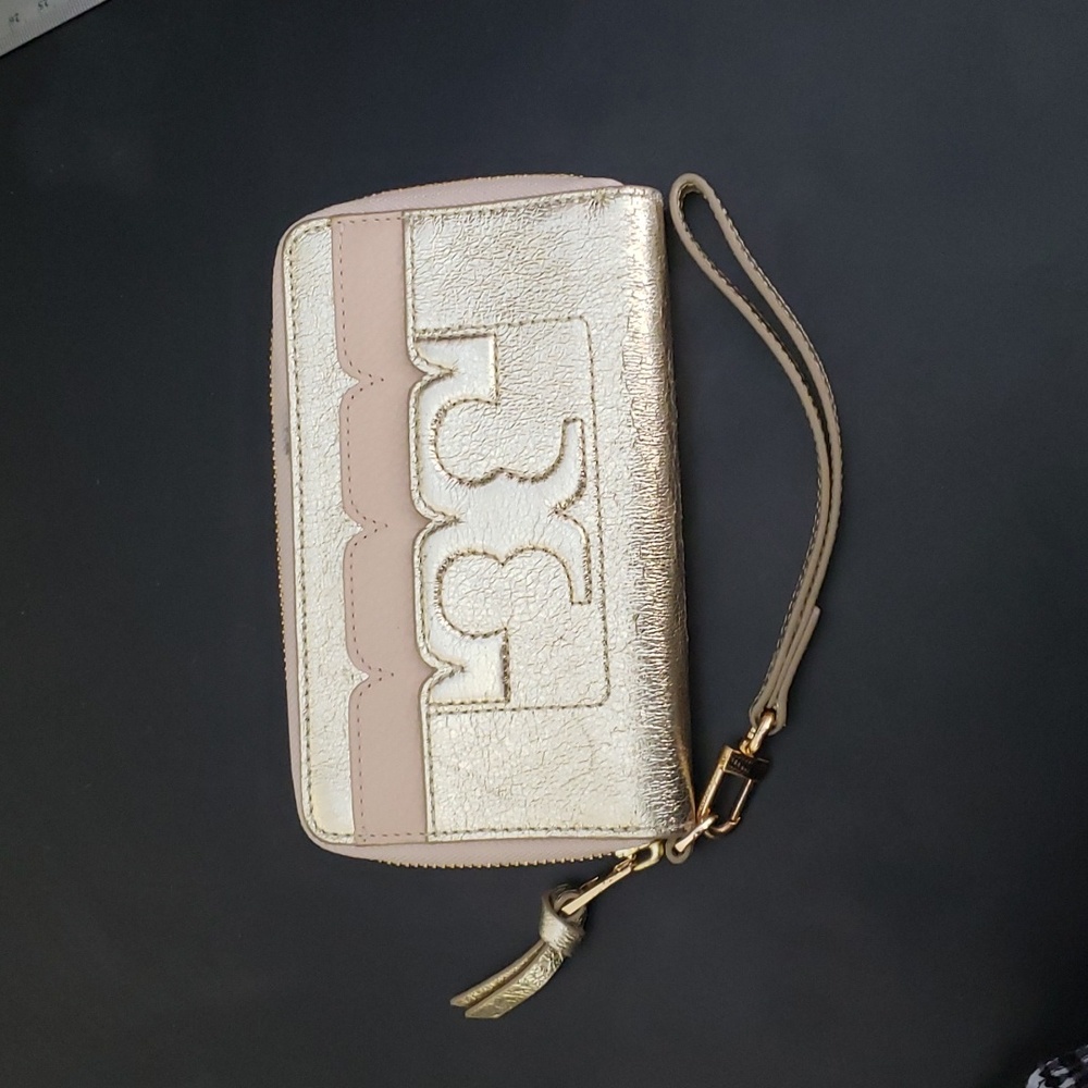 Tory Burch scallop wristlet